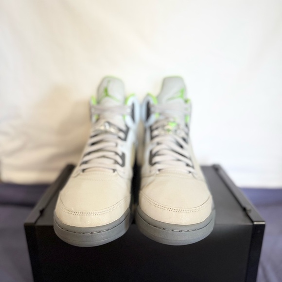 AUTHENTIC Jordan 5 Retro Green Bean size 12 DM9014-003 2022 PRE-OWNED - Picture 5 of 8